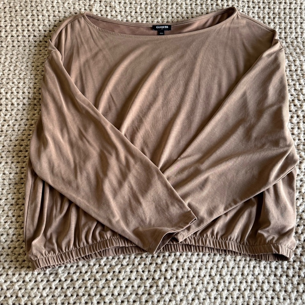 Express Women's Mid-Sleeve Cropped Top in Taupe Brown